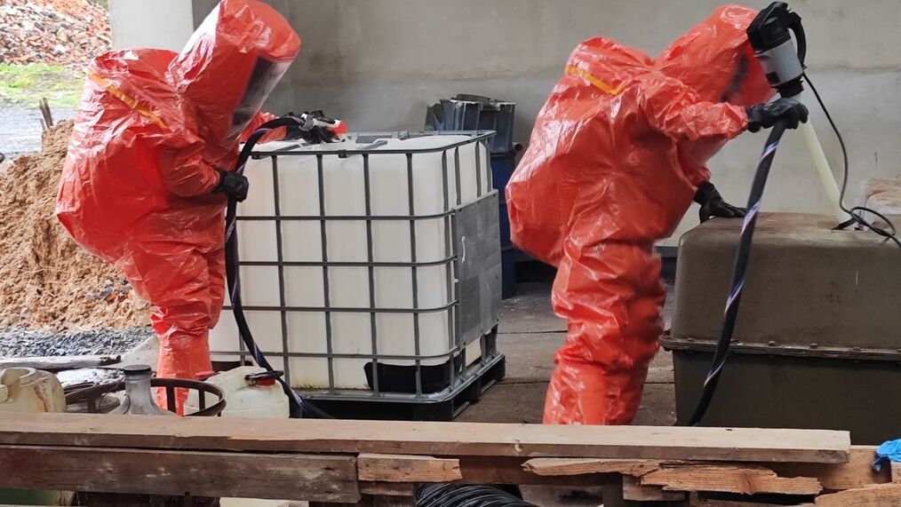 Manipulace a odstranění nebezpečných odpadů3